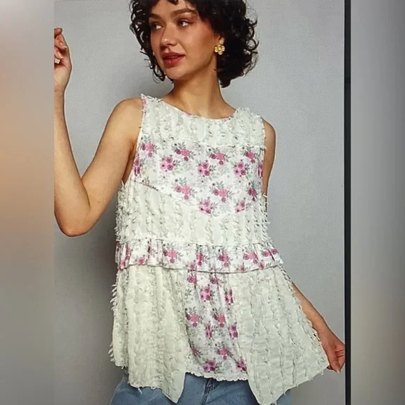POL Floral Textured Sleeveless Top - Picture 1 of 5
